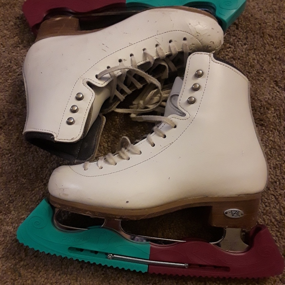 Girls Riedell ~Size 1 Kids ~ Figure Skates